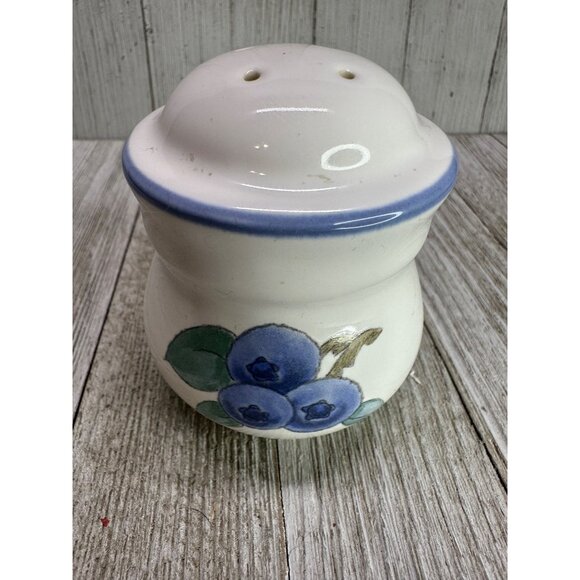Vtg Pfaltzgraff Salt and Pepper Shakers Ceramic White Blueberry Floral 3.5" Set - Picture 3 of 11